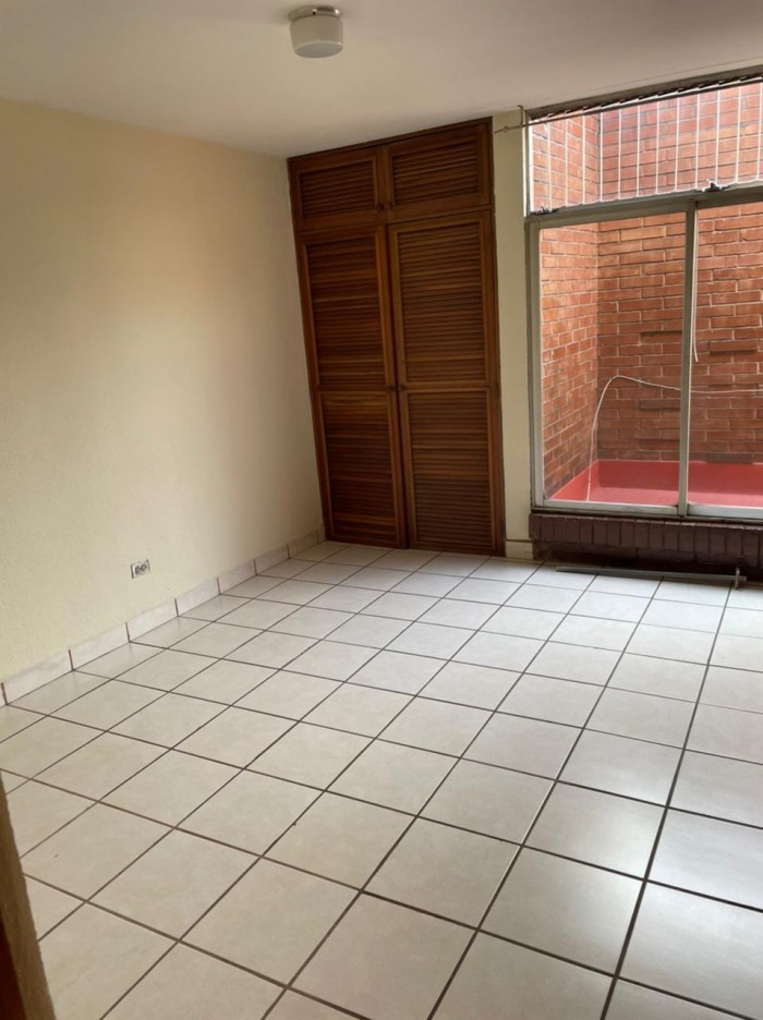 CASA AMUEBLADA EN RENTA EN CONDOMINIO DE ZONA 10 - Image 2