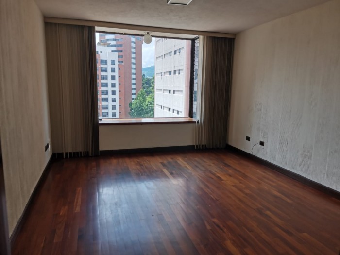 Rento cómodo y amplio apartamento en zona 14 — foto 9