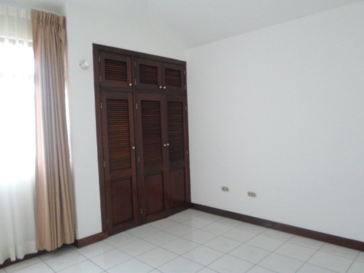 Apartamento en Renta zona 10 Guatemala - Miniatura 4