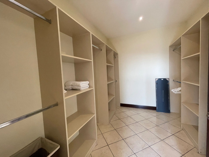 Plus Real Estate renta / vende apartamento en zona 10 — foto 8