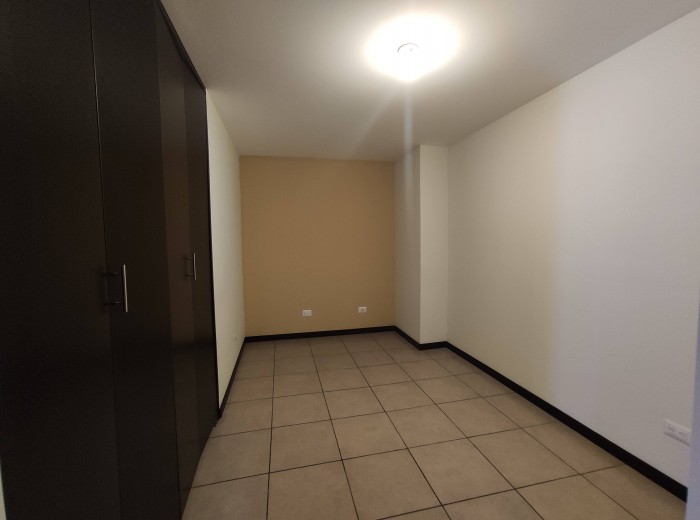 Vendo Apartamento de 89 Metros2 Torre Barcelona Zona 9 - Image 2