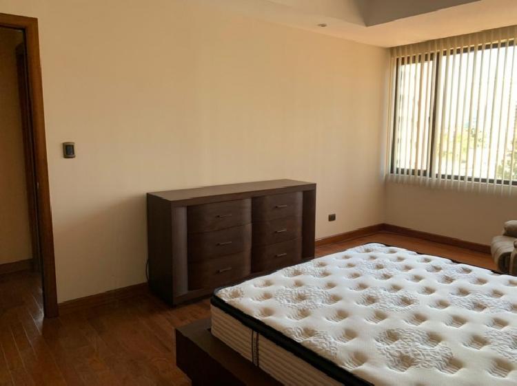 Rento lujoso apartamento en zona 14 — foto 11