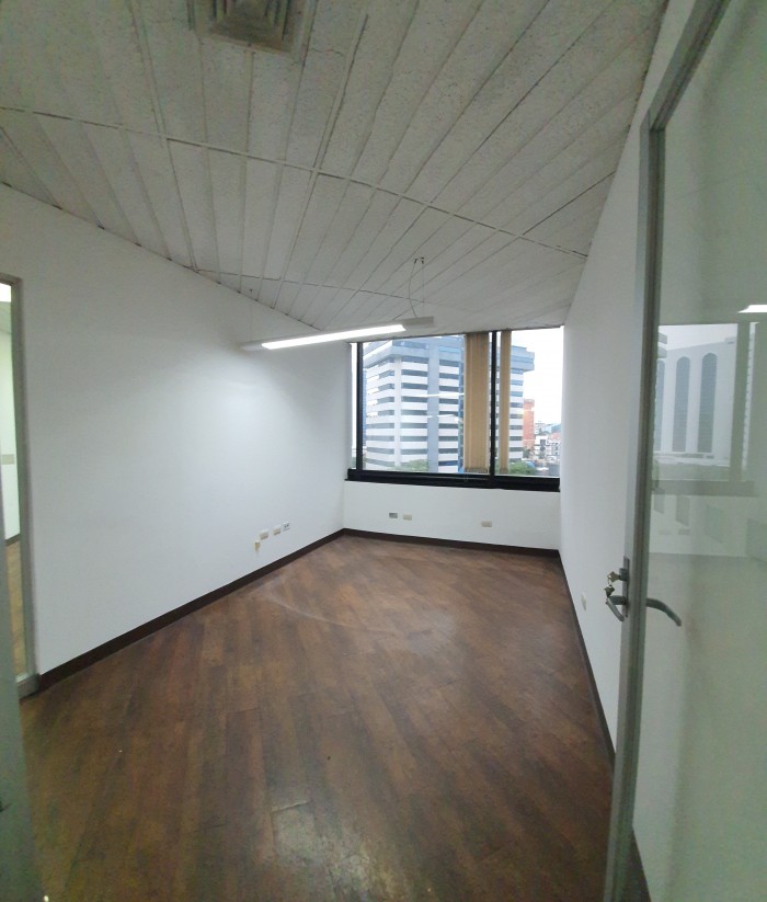 Rento Oficina de 154 m2 en Zona Viva Zona 10 - Miniatura 10