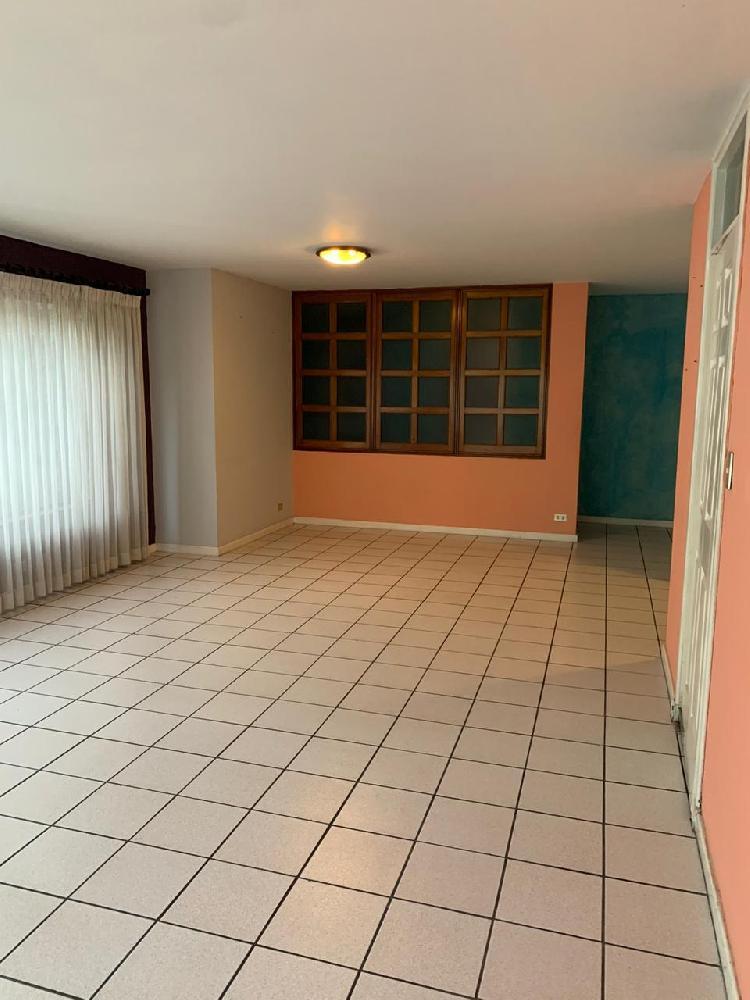 Rento Apartamento en zona 10.