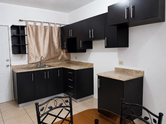 Apartamento Semi-Amueblado en Renta, Torres Villa Linda