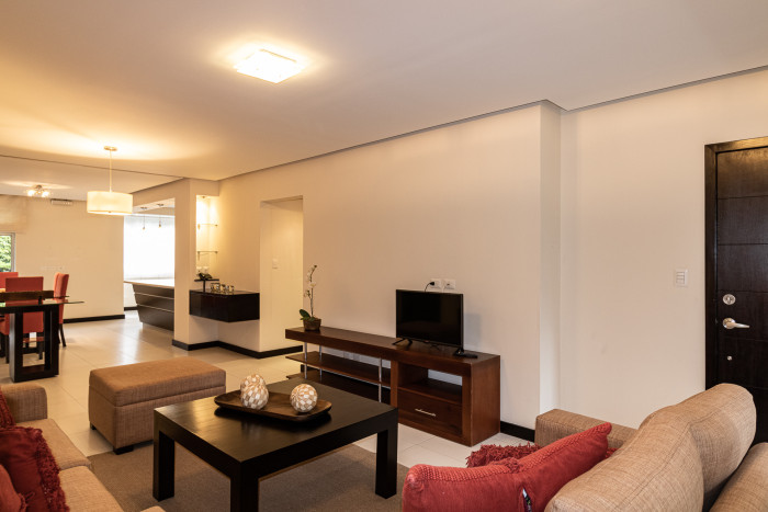 Plus Real Estate renta apartamento en zona 10
