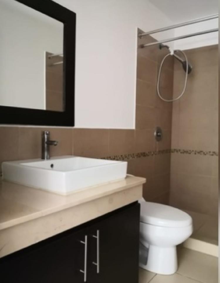 APARTAMENTO EN RENTA, ZONA 14 — foto 2