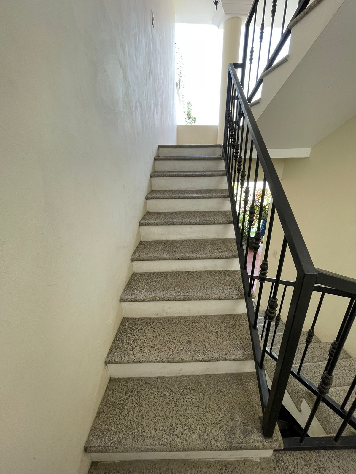 Casa grande en venta en Jutiapa sobre calle principal - Image 4