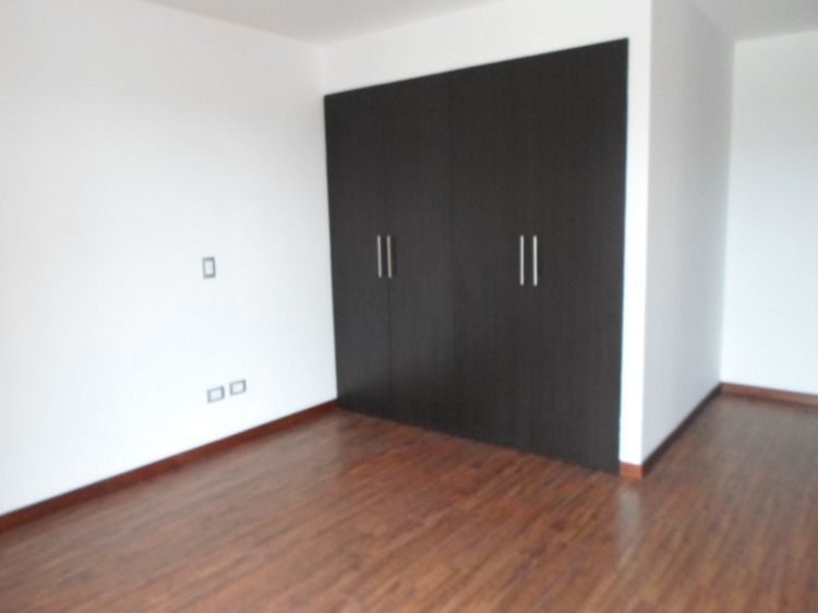 APARTAMENTO EN RENTA CERCANO A CENTRO MEDICO ZONA 10 - Miniatura 5