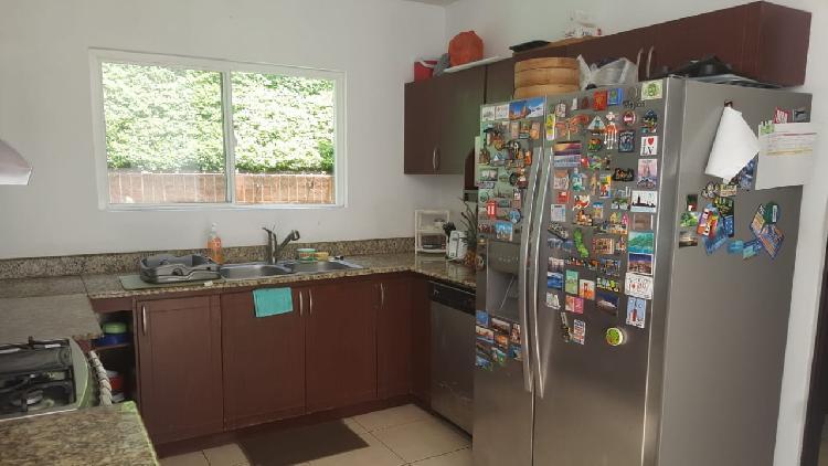 Venta de amplia casa en Rotondas de Kanajuyú zona 16. - Miniatura 3
