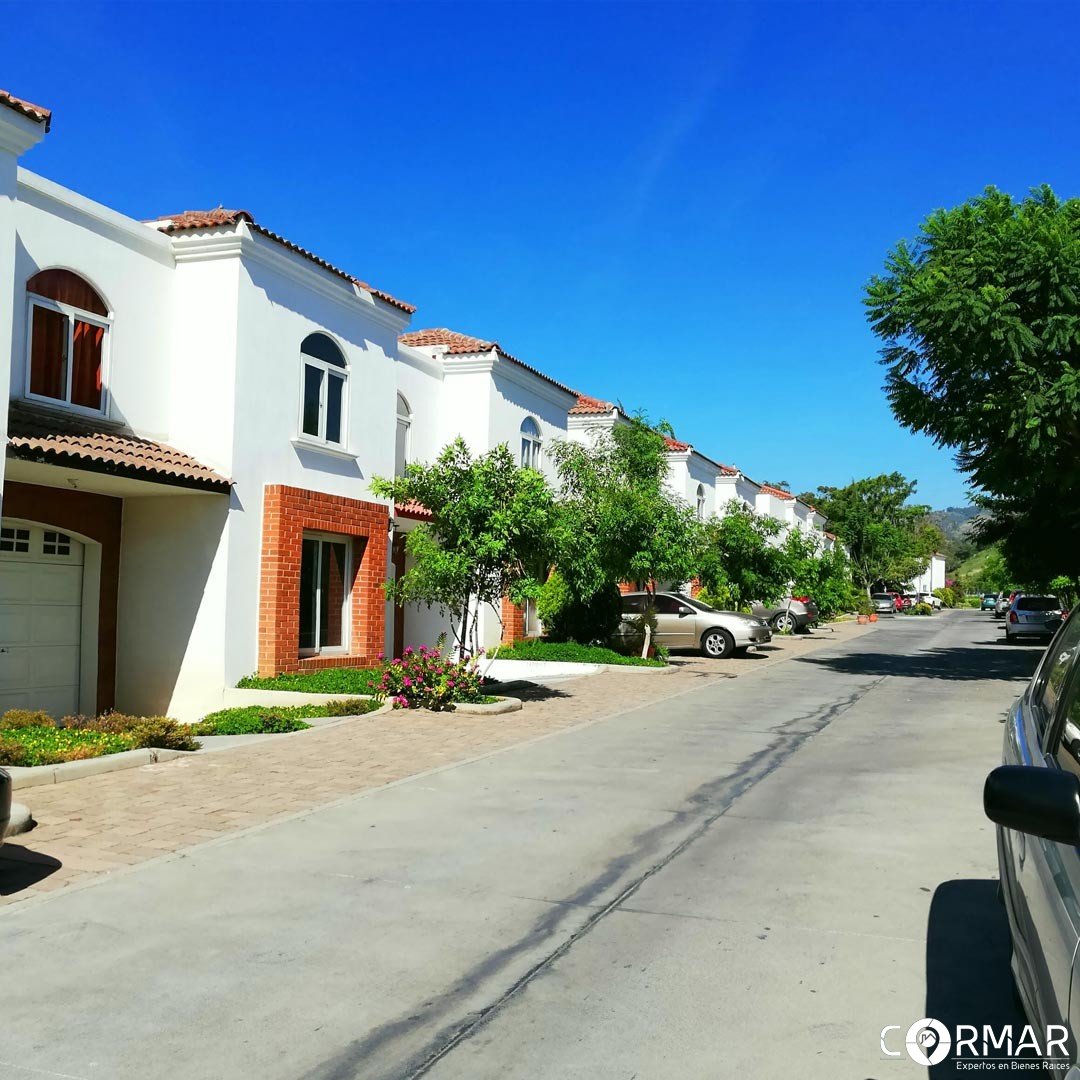 Casa en venta - HACIENDA DE LAS FLORES - Image 2