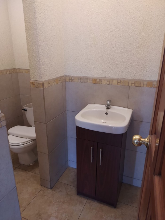 Rento amplio apartamento en buena ubicación zona 10. — foto 7