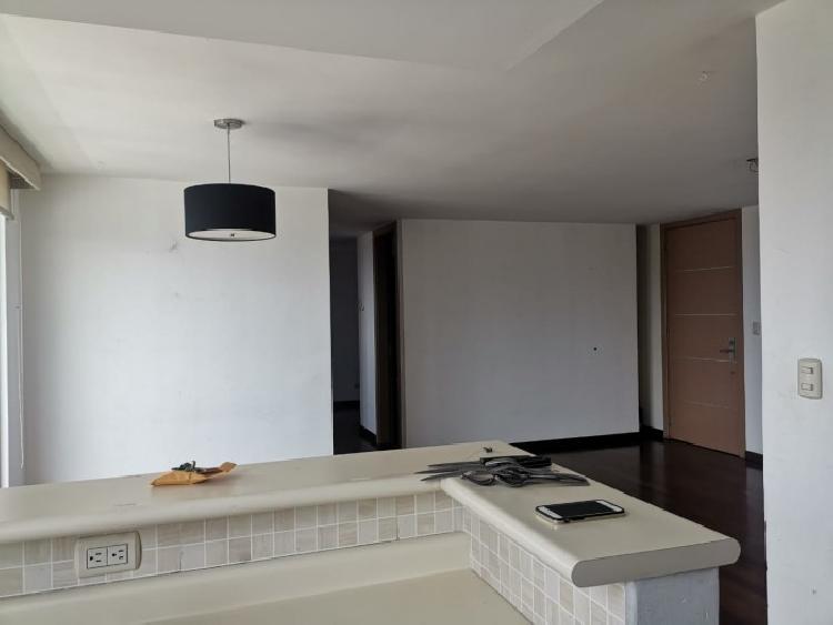 Rento amplio apartamento en zona 14 — foto 4
