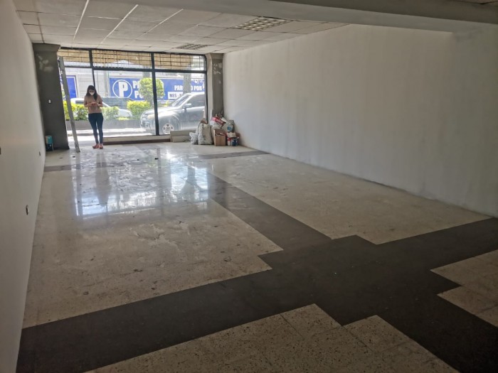 Rento local comercial en Edificio de zona 9 — foto 2