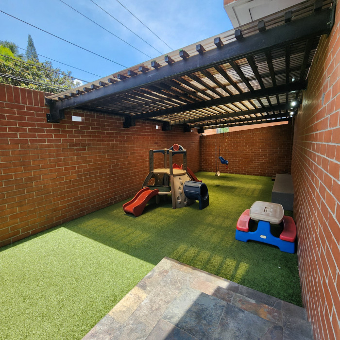 En Alquiler Apartamento en Zona 10 Amueblado - 22