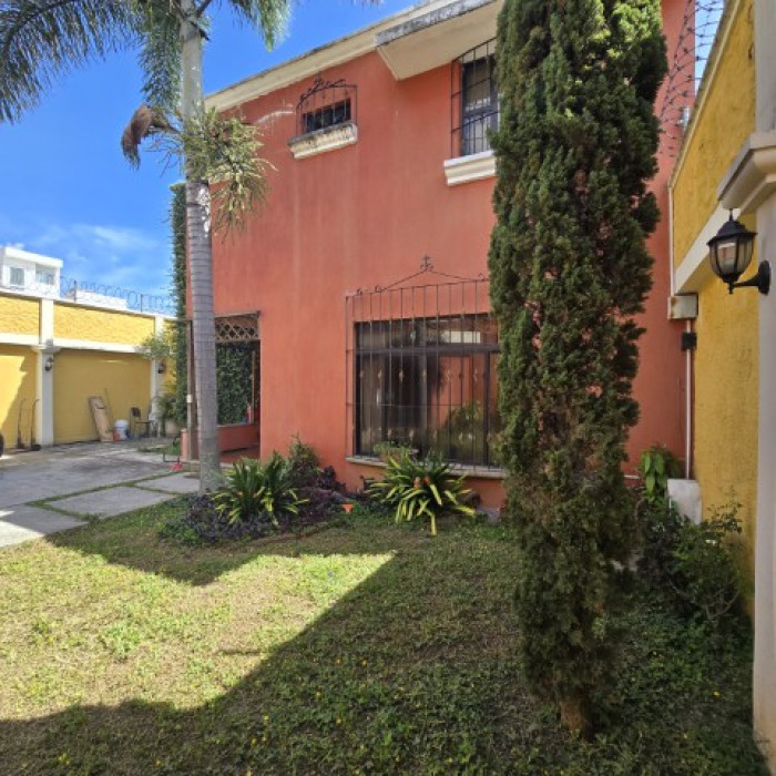 Casa con Jardín en Venta San Cristóbal afuera de garita - Image 4