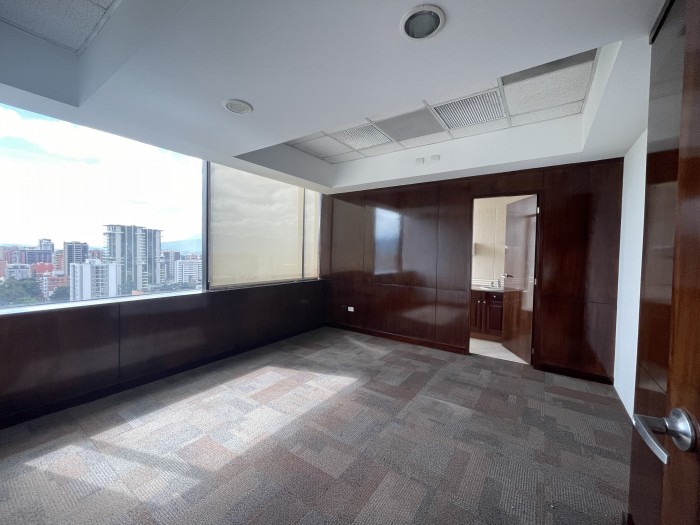 Plus Real Estate renta / vende oficinas en zona 14