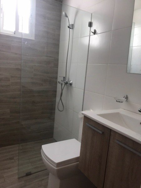 Unidad nueva de construcción moderna. — foto 7