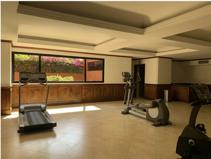 En Alquiler Apartamento amueblado en Zona 10 - 18
