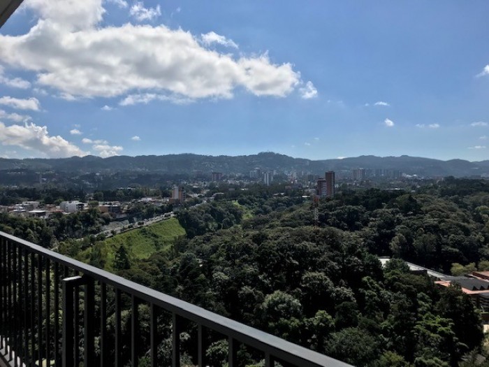 Pent House en Venta en Zona 10 Guatemala - Image 2