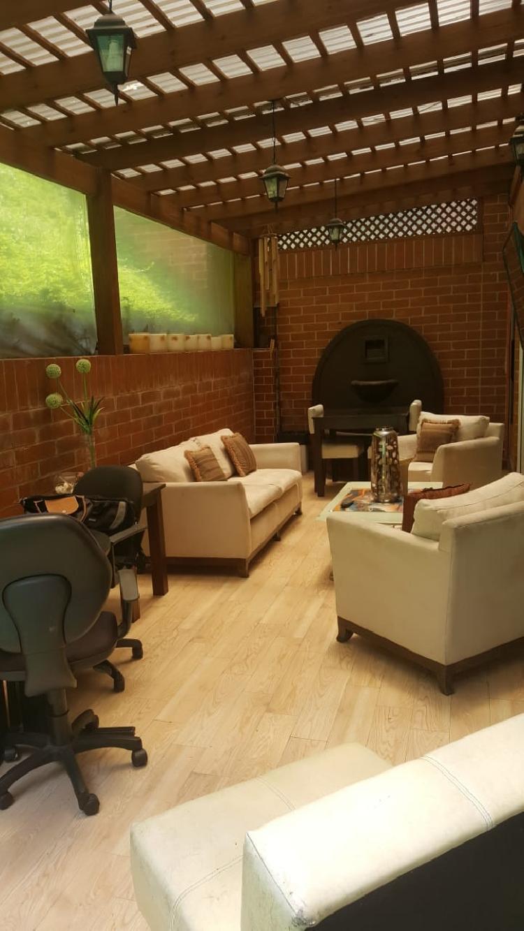 Venta de amplia casa en Rotondas de Kanajuyú zona 16. - Miniatura 4