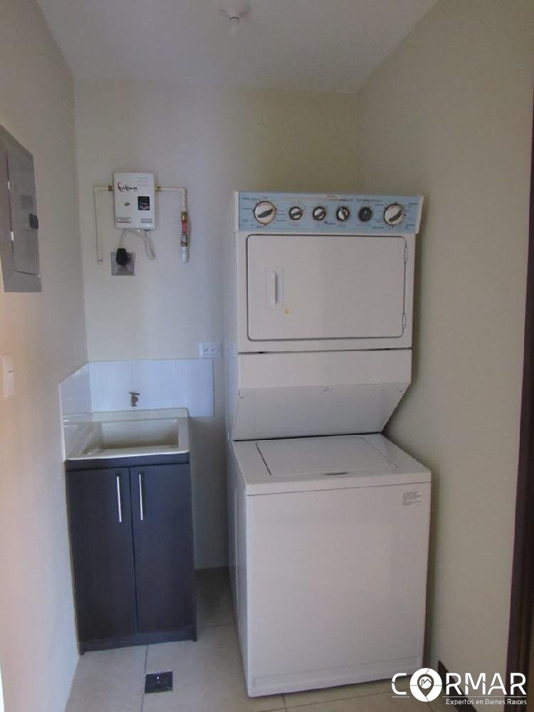 Apartamento en alquiler, zona 7 Edificio Pórtico - Image 5