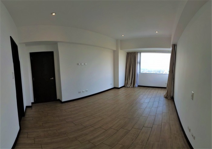 Rento lindo apartamento en edificio de zona 10 - Miniatura 12