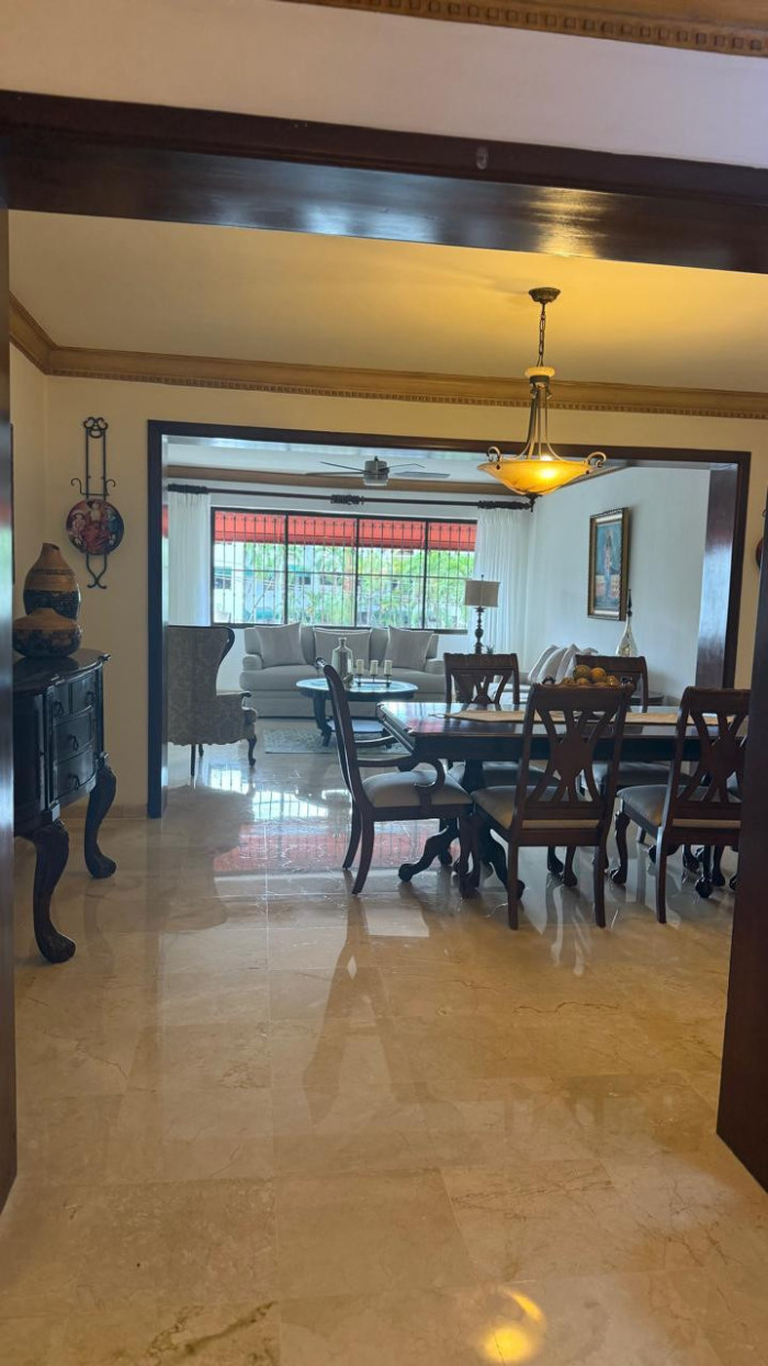 Apartamento Amueblado en Alquiler en Evaristo Morales - 1