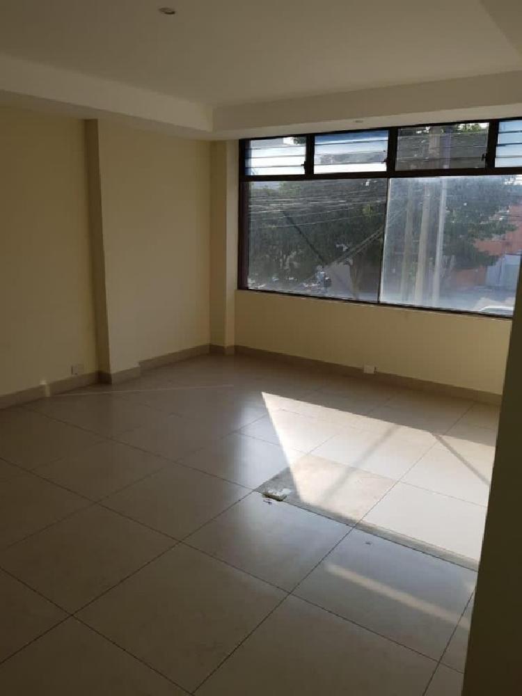 LOCAL COMERCIAL EN VENTA / RENTA EN ZONA 9 - 6