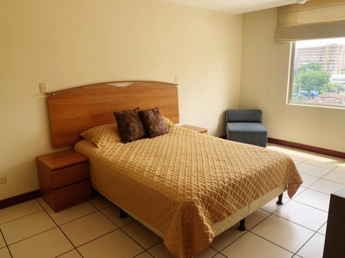 VENDO APARTAMENTO EN JARDINES DEL ACUEDUCTO, ZONA 10. — foto 3