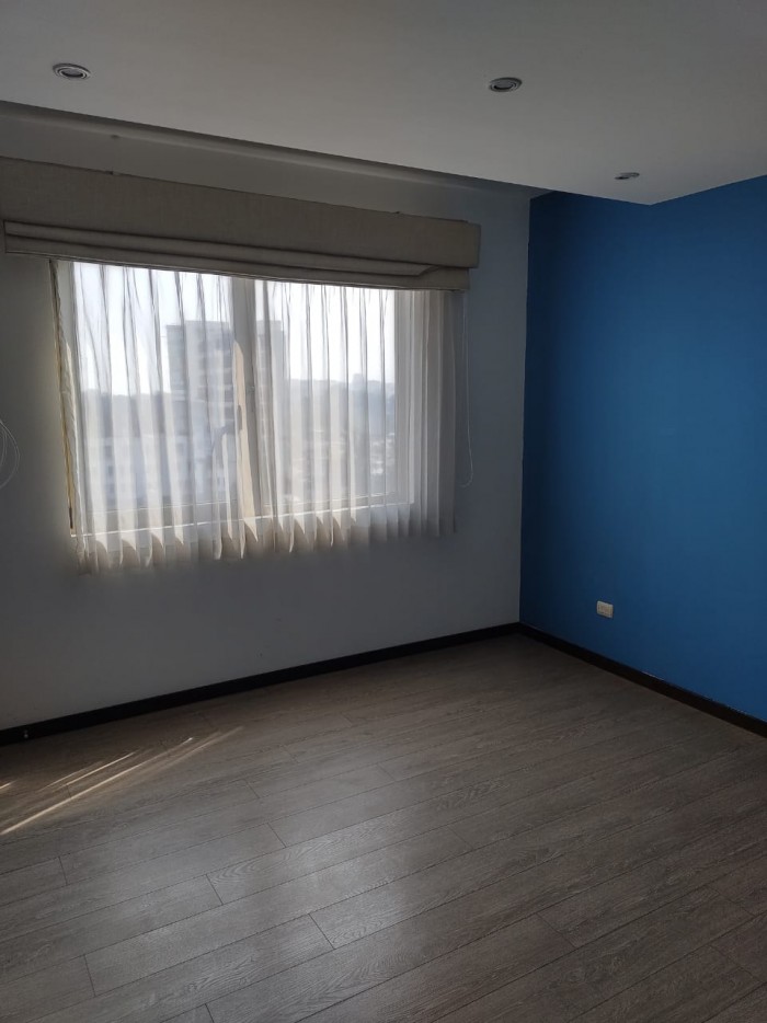 VENDO Apartamento en Neo, Zona 10 - Image 3