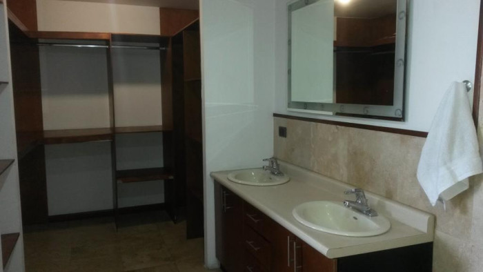 Apartamento amueblado en renta en la zona 13 — foto 3
