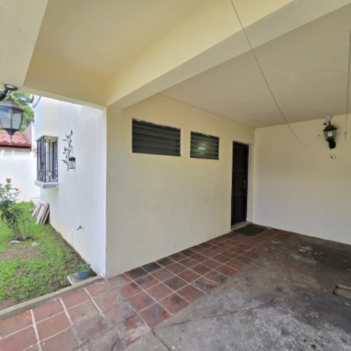 Casa en Venta Zona 12 Colonia Residencial El Bosque - 1