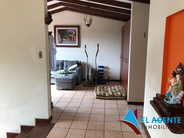 amplia casa en venta Cumbres de Cuscatlan — foto 3