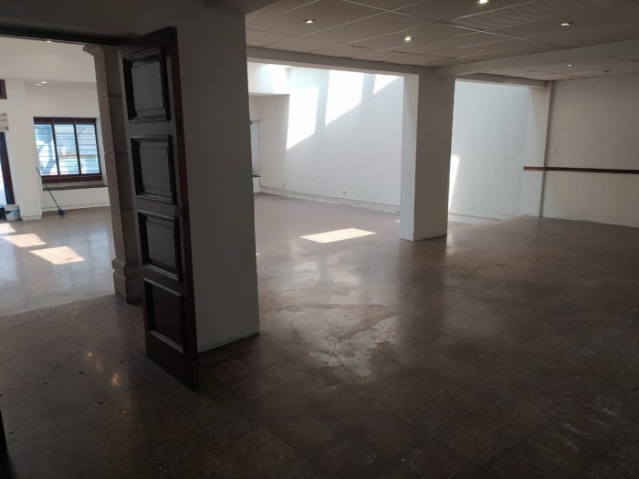 Plus Real Estate Renta amplio Local Comercial en zona 10. — foto 5