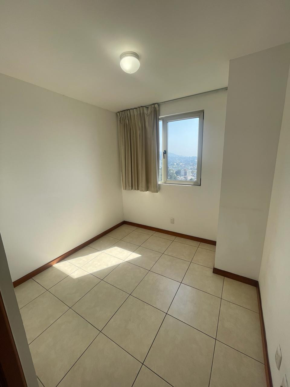 En Renta amplio Apartamento en Zona 15 Vista Hermosa - Image 5