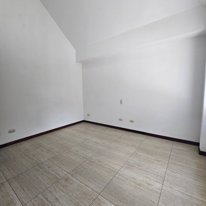 Alquiler hermosa casa en condominio en zona 10 — foto 15