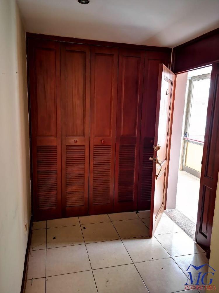 RENTO APARTAMENTO EN ZONA 10 — foto 5