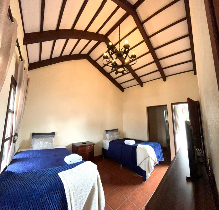 Casa grande en venta en Antigua Guatemala amueblada — foto 11