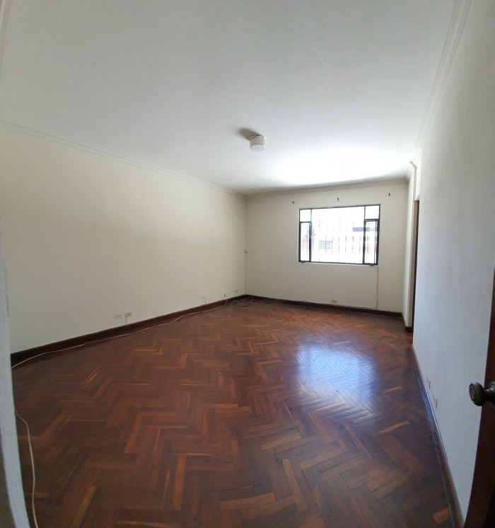 Casa en renta con uso suelo comercial zona 14 - Miniatura 9