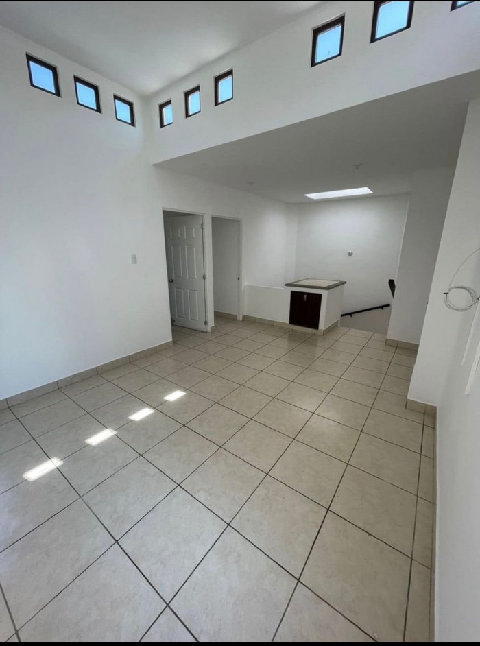 Venta de casa en Vistas del Naranjo, zona 4 de Mixco. - Miniatura 5