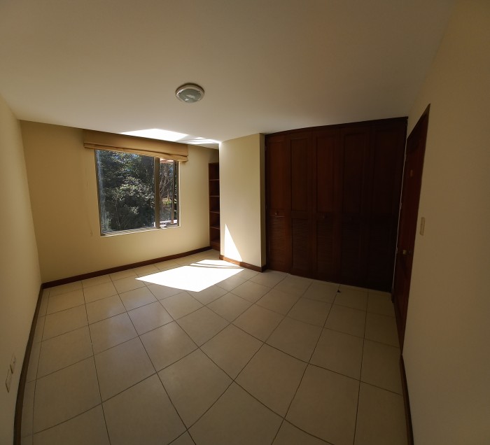 Apartamento en renta en zona 10 cerca de 20 calle - Image 1