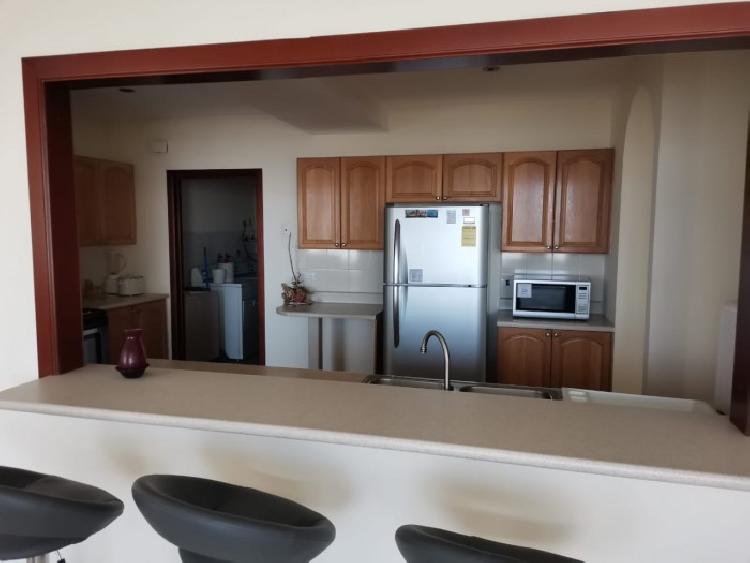 Rento amplio apartamento en exclusivo sector de zona 10 — foto 2