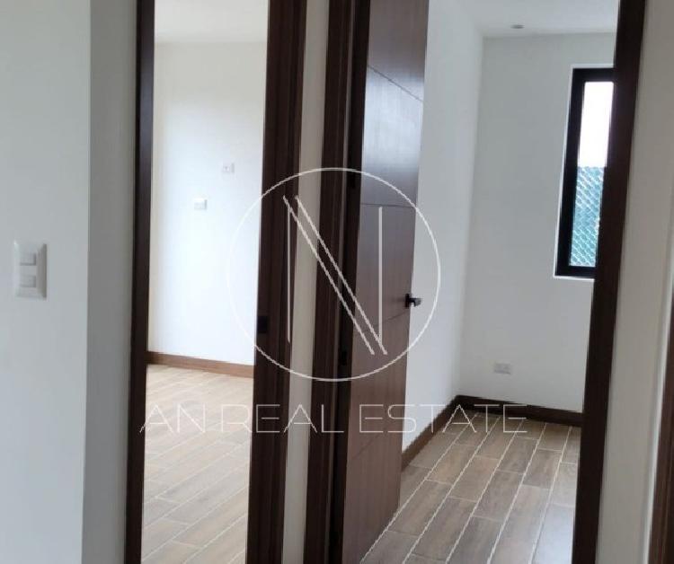 APARTAMENTO EN RENTA EN ZONA 14 — foto 2