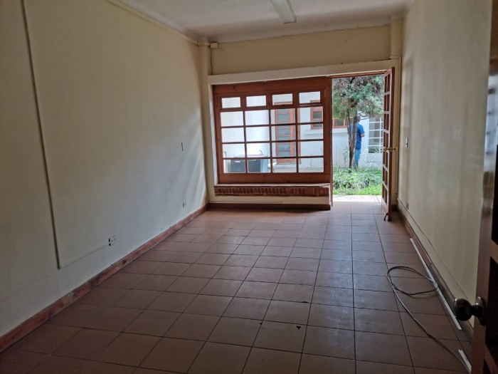 Plus Real Estate renta hermosa casa para oficina zona 10 — foto 2