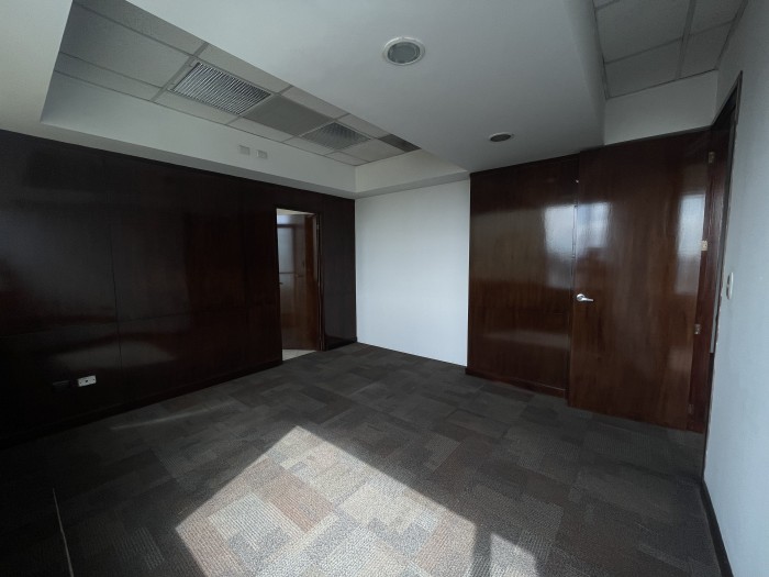 Plus Real Estate renta / vende oficinas en zona 14 — foto 2