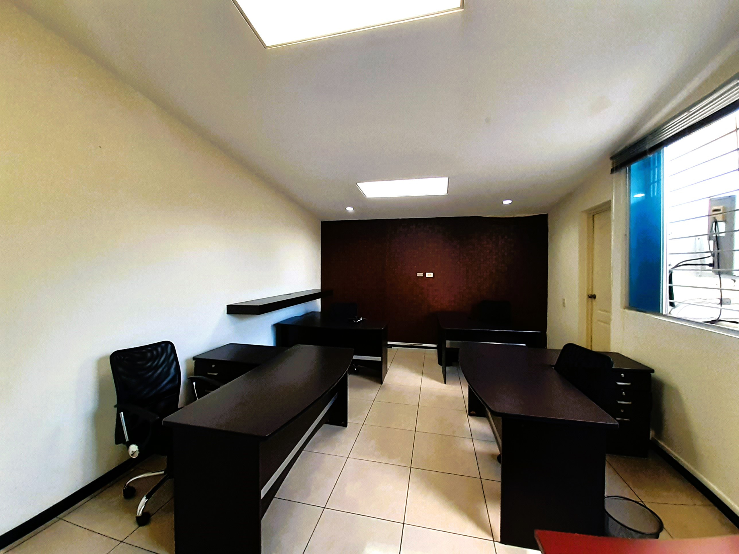 Alquilo oficinas todo incluido Colonia Escalón - 1