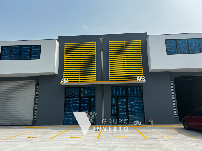 Renta de ofibodega en complejo, Condado El Naranjo.