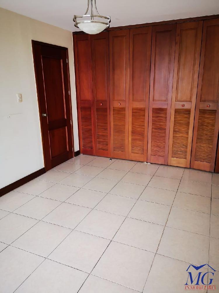 RENTO APARTAMENTO EN ZONA 10 — foto 3