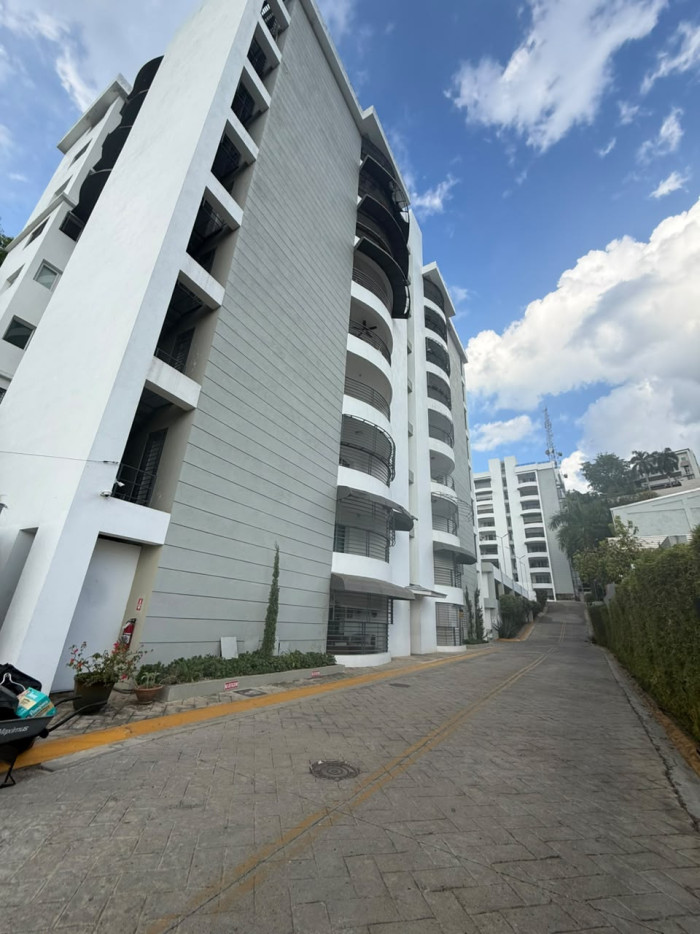 VENTA/ RENTA DE APARTAMENTO TORRE ALMIRANTE. — foto 2